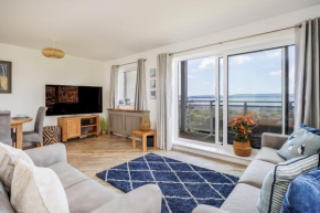 Isle View - Large Corner Balcony with Harbour Views